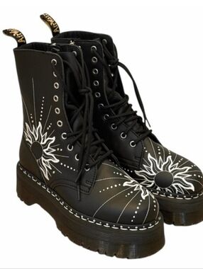 NEW! Dr. Martens Jadon Hi Solar Flare Platform Boots. Size 8